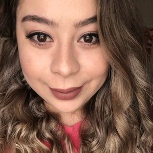 Meet your Posher, Carla